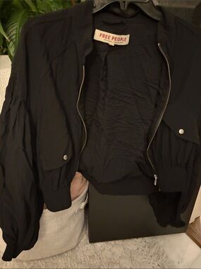Free People Black Cropped Bomber Jacket lightweight sz XS excellent condition